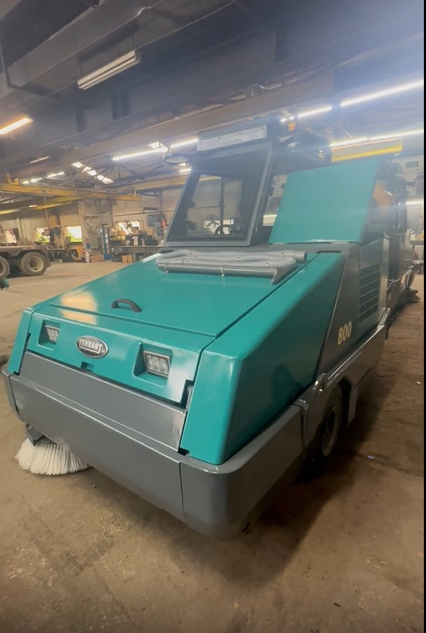 Reconditioned Tennant 800 rider sweeper