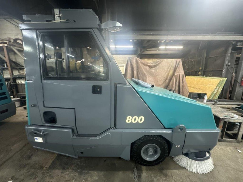 Reconditioned Tennant 800 rider sweeper