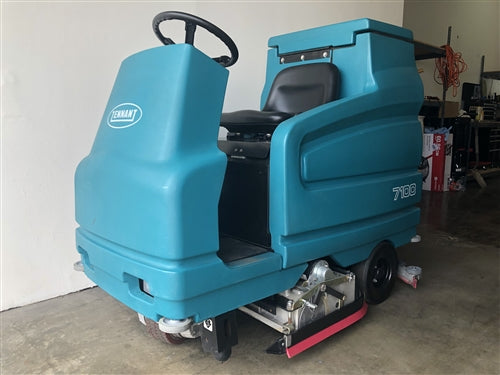 Tennant 7100 floor scrubber