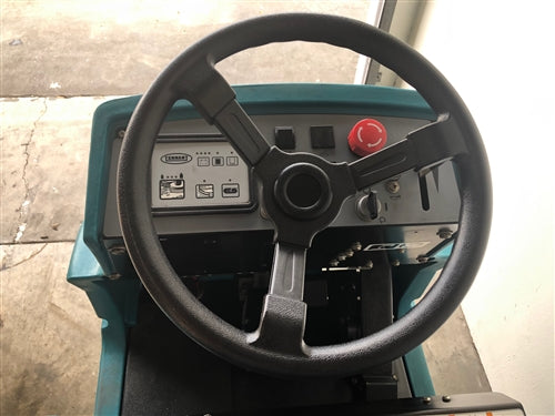 Tennant 7100 floor scrubber