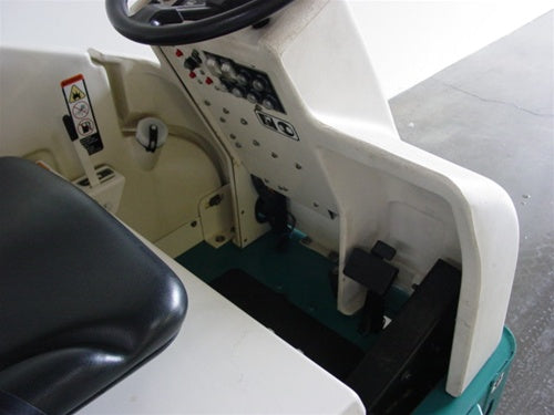 Reconditioned Tennant 7200 rider floor scrubber