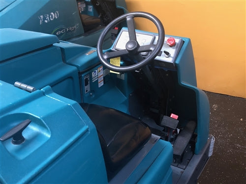 Reconditioned Tennant 7300 rider floor scrubber