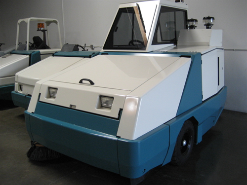 Reconditioned Tennant 810 rider sweeper