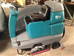 Tennant T7 Rider floor scrubber